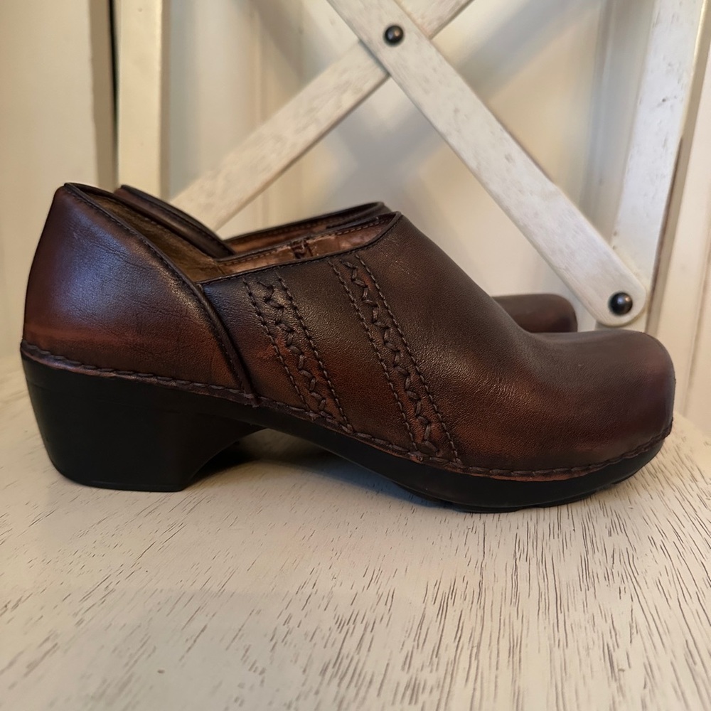 Dansko sienna brown leather slip on clogs size EU 40
